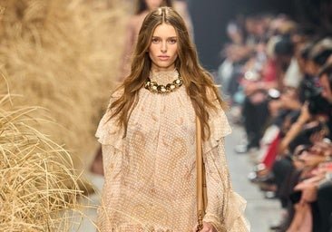 De los vestidos vaporosos de Etro a la nueva feminidad de Fendi: la segunda jornada de la Semana de la Moda de Milán