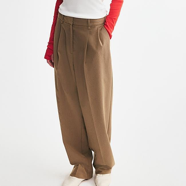 Pantalón tipo sastre de H&M, 29,99 euros.
