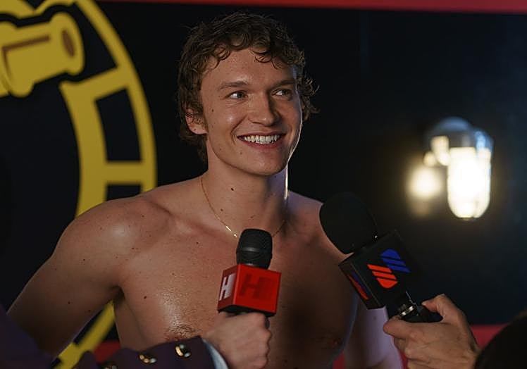 Ilya Rozanov (Connor Storrie), protagonista de la novela y serie de televisión 'Más que rivales.