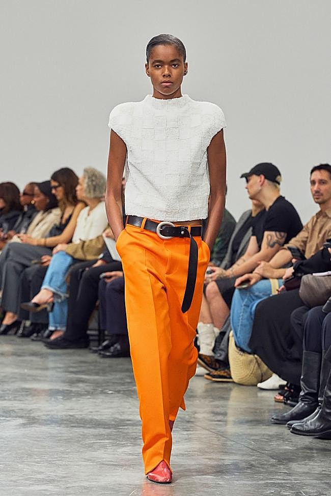 Look de Courrèges durante la Semana de la Moda de París.