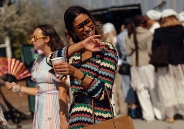 Qué ponerse para ir a trabajar con 35 grados: las prendas que solucionan los looks de oficina