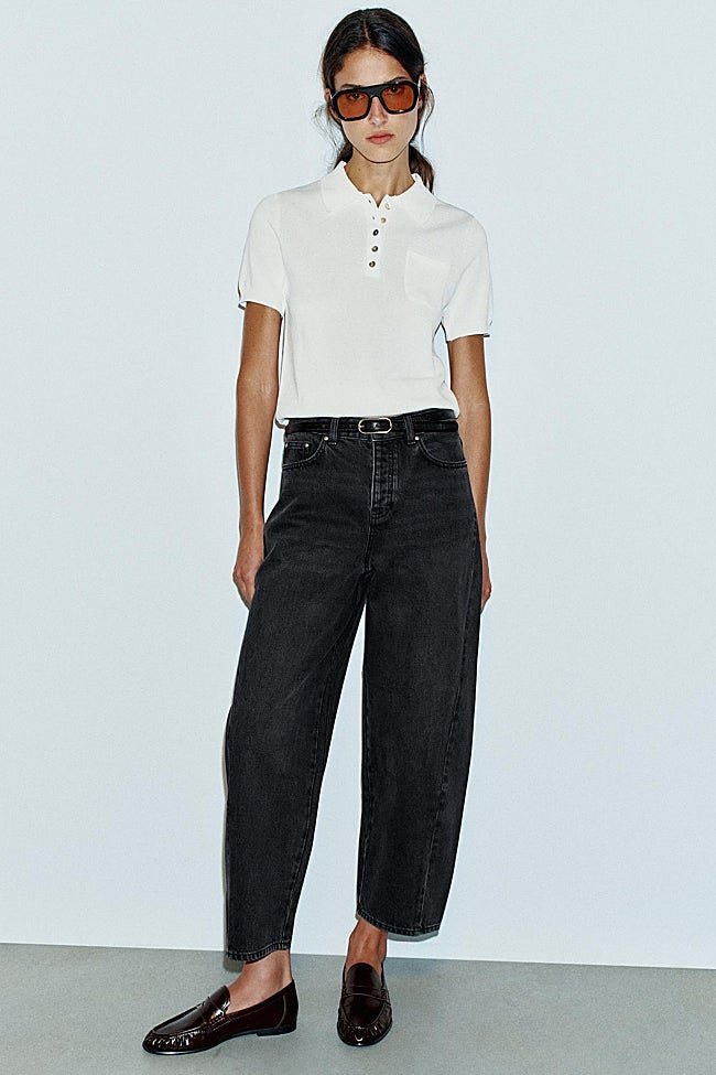 Vaqueros negros de estilo barrel de Zara (29,99 euros)