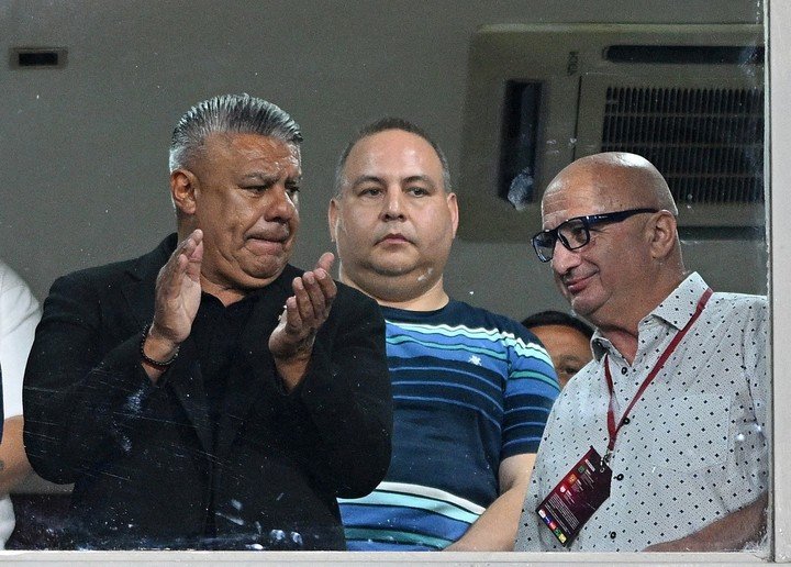 Russo junto a Tapia: el presidente de Lanús no se metió con el Chiqui sino con Beligoy. Foto: REUTERS / Rodrigo Valle.