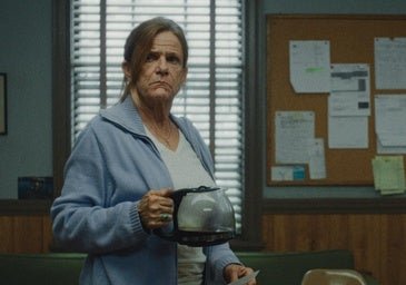De disfrazarse de dinosaurio para llegar a fin de mes a nominada en los Premios Emmy: Dale Dickey, la actriz sorpresa de esta edición