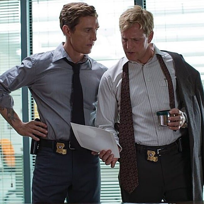 Matthew McConaughey y Woody Harrelson, en la T1 de True Detective.