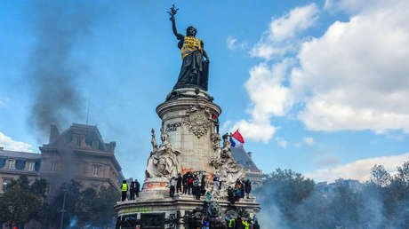 Irán alecciona a Macron mientras Francia arde en protestas