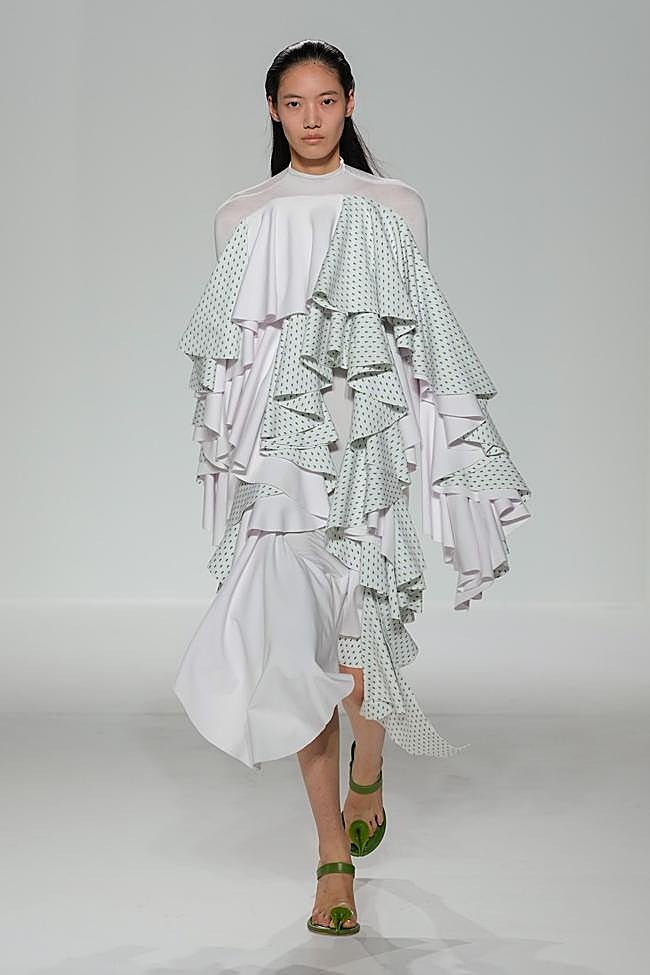 Look del desfile de Jean Paul Gaultier en la Paris Fashion Week.