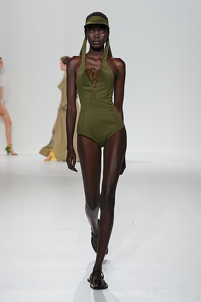 Look del desfile de Jean Paul Gaultier en la Paris Fashion Week.