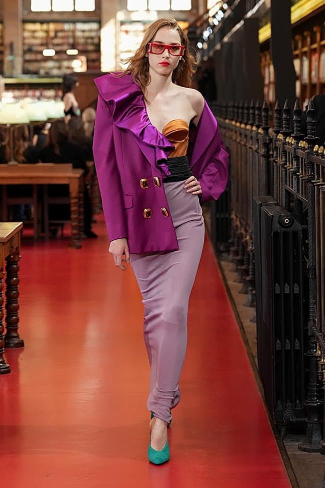 Look de la colección Antibiblioteca de Valentino.