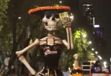 Ciudad de México se llena de ‘muertos’ en bicicleta en un espectacular VIDEO