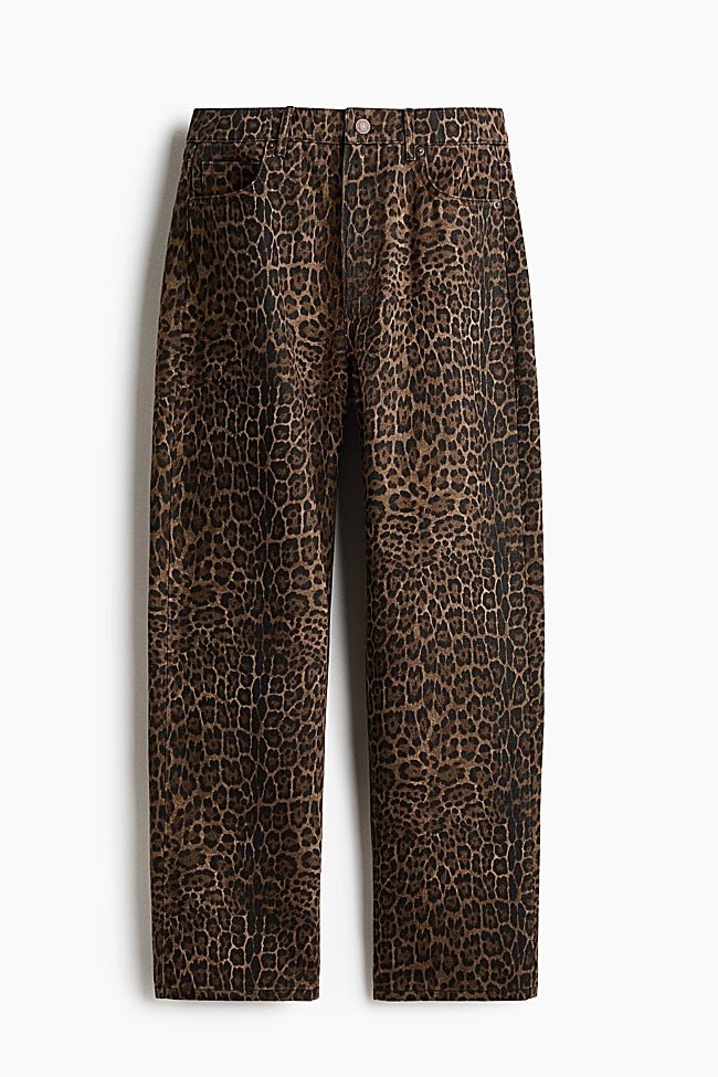 Vaqueros con estampado animal de H&M (29,99 euros)