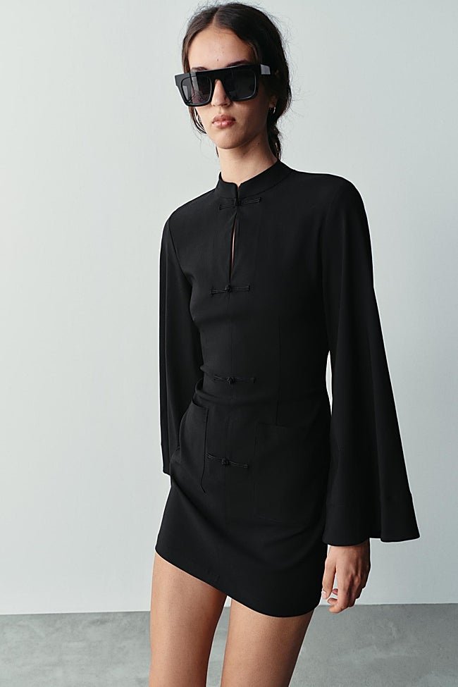 Vestido negro de Zara (35,95 euros)