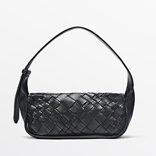 El bolso trenzado: Bolso negro de Massimo Dutti (149 euros)