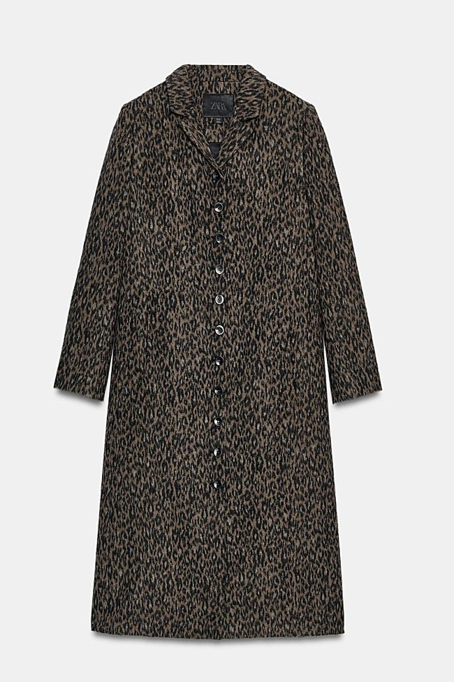 Abrigo con estampado de leopardo de Zara (139 euros)