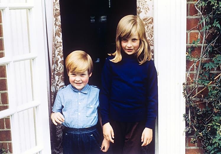 Diana de Gales junto a su hermano, Charles Spencer, en una imagen de archivo.