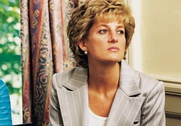 Diana de Gales, en 1995, sobre la infidelidad de Carlos y Camilla: «Éramos tres en el matrimonio»