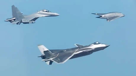 China muestra por primera vez su nuevo dron furtivo en pleno vuelo (VIDEO)