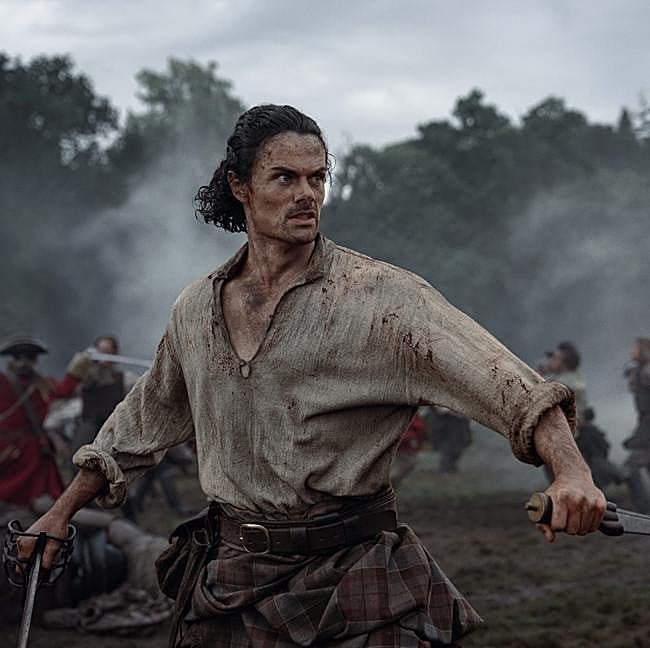 Jamie Roy como Brian Fraser en una imagen de Outlander: sangre de mi sangre.