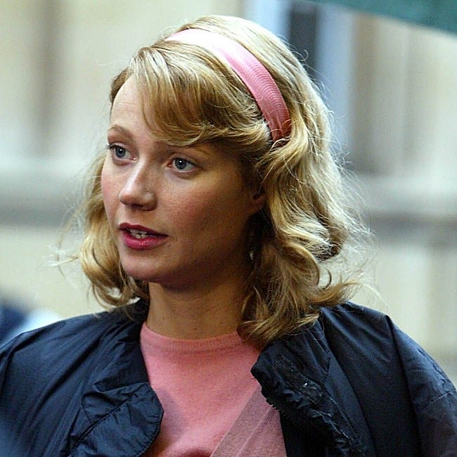 Gwyneth Paltrow caracterizada como Sylvia Plath en la película Sylvia (2003).